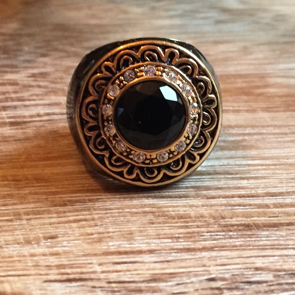 Lia Sophia Jewelry - NWOT Lia Sophia Retired Jenny Ring